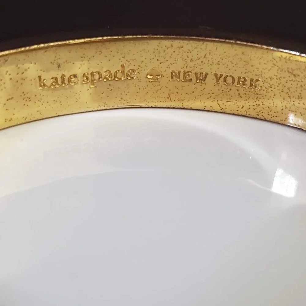 Kate Spade New York Cutout Spade Hinged Bangle Bracelet Yellow Enamel Gold Tone - Picture 2 of 10